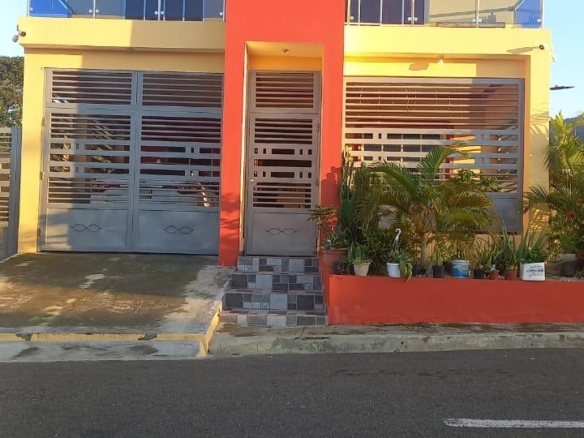 CASA DE DOS NIVELES EN SAN MARCOS