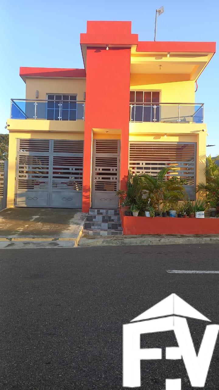 CASA DE DOS NIVELES EN SAN MARCOS