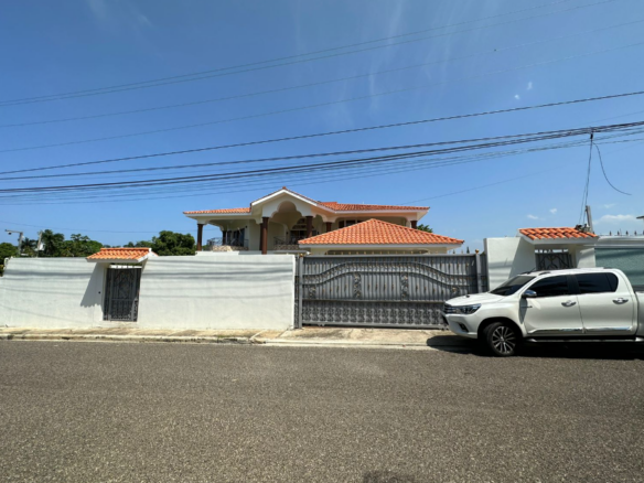 Vivienda Unifamiliar Más Un Aparata Estudio