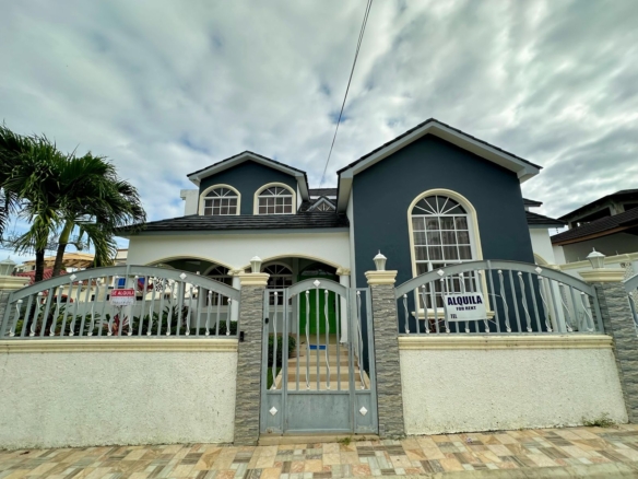 casa en el doral dos niveles con piscina