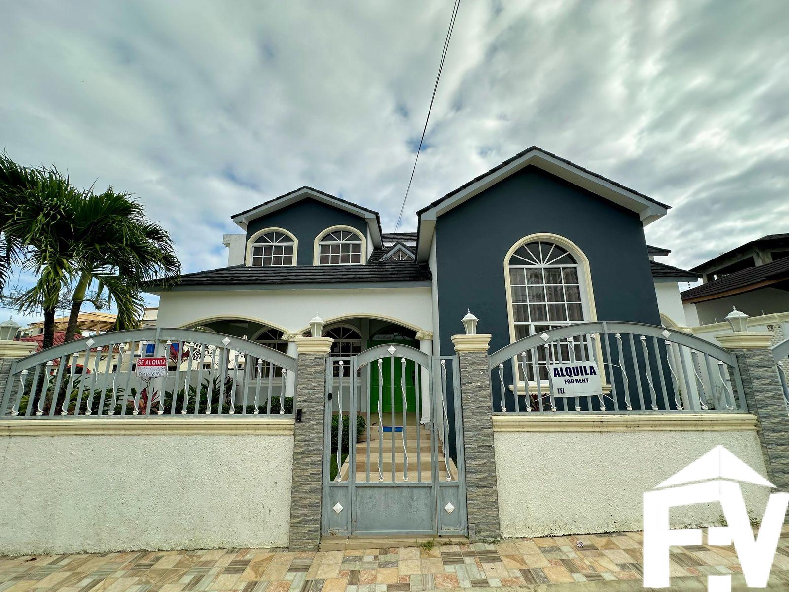 casa en el doral dos niveles con piscina casa en el doral dos niveles con piscina