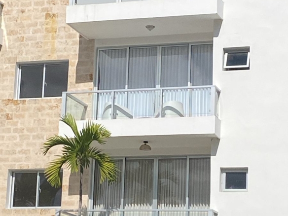 APTO AMUEBLADO CERCA DEL MALECON