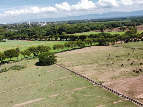 TERRENO EN MAO.